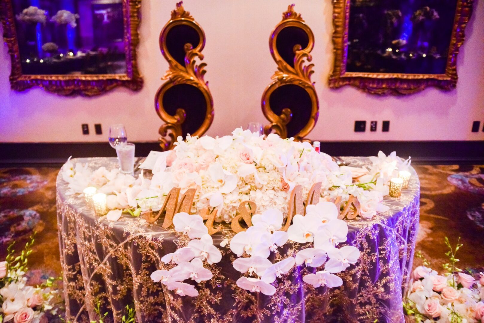 A table with flowers and gold decorations